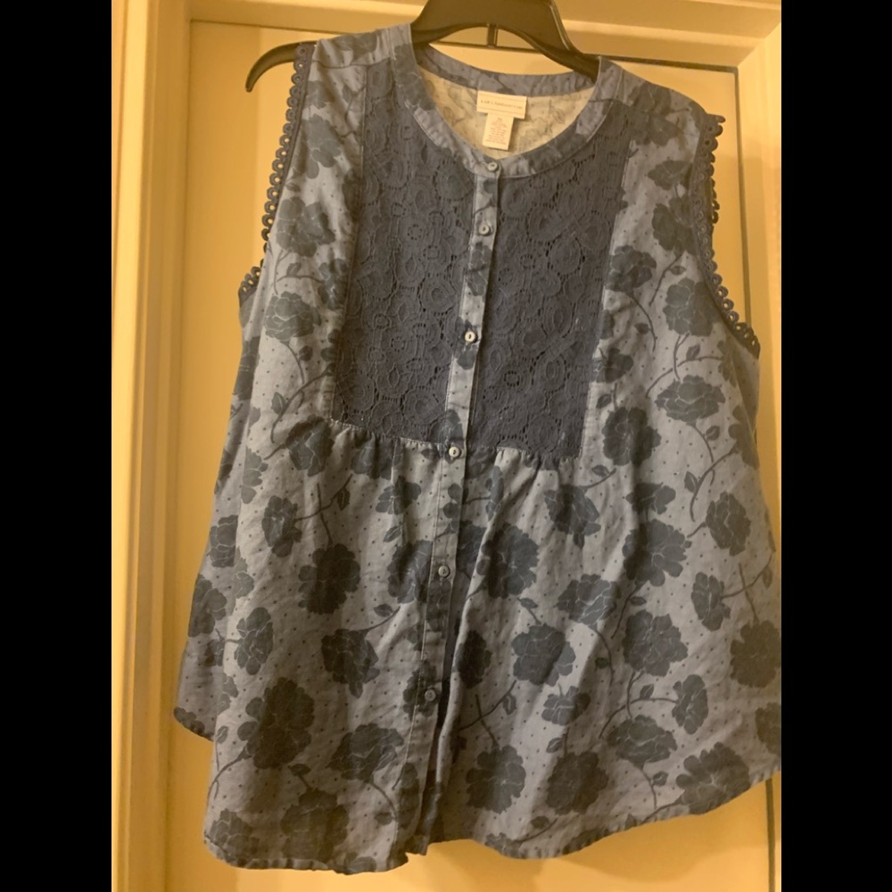 Blue floral top
